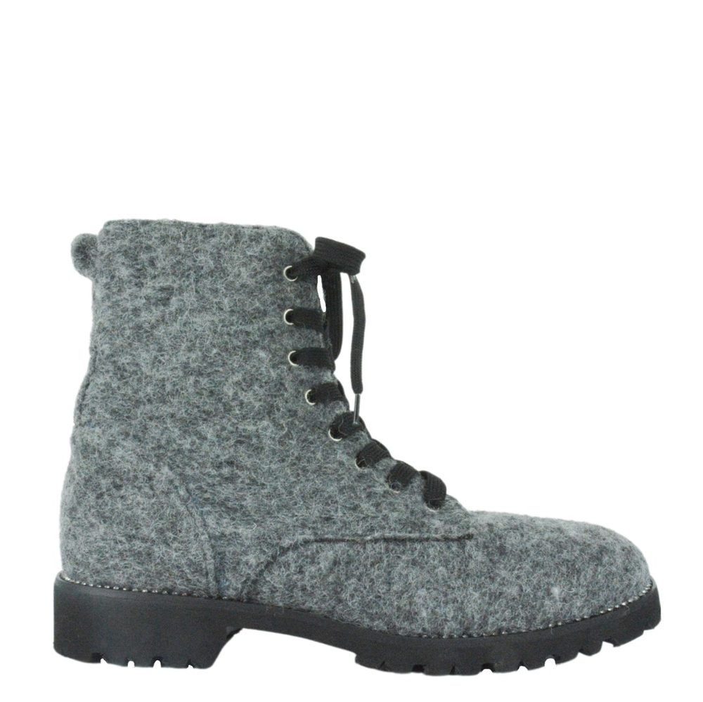 NIB boots